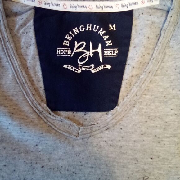 Being Human gray long sleeve V neck spread a smile Tee shirt size M - Picture 9 of 10